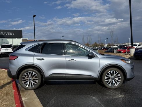 Used 2022 Ford Escape Titanium w/ Class II Trailer Tow Package image 9