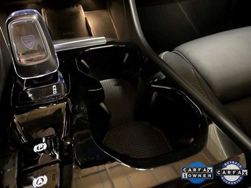 Used 2025 Volvo XC40 B5 Plus image 55