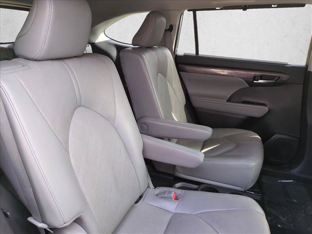Used 2023 Toyota Highlander Platinum FWD image 20