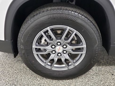 Used 2025 GMC Acadia Elevation image 8