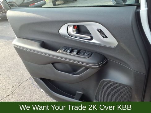 New 2026 Chrysler Pacifica Limited w/ S Appearance Package image 14