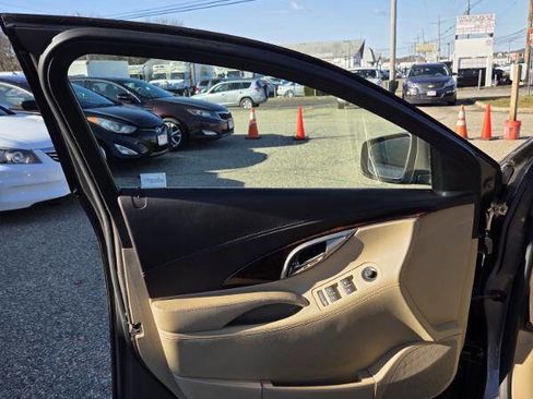 Used 2011 Buick LaCrosse CXL w/ Luxury Package image 9