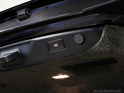 Used 2018 Bentley Flying Spur V8 image 35