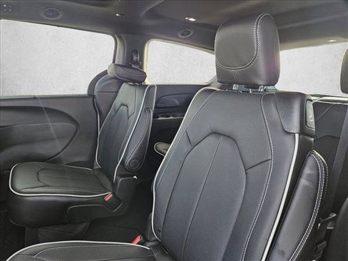 New 2026 Chrysler Pacifica Limited FWD image 16