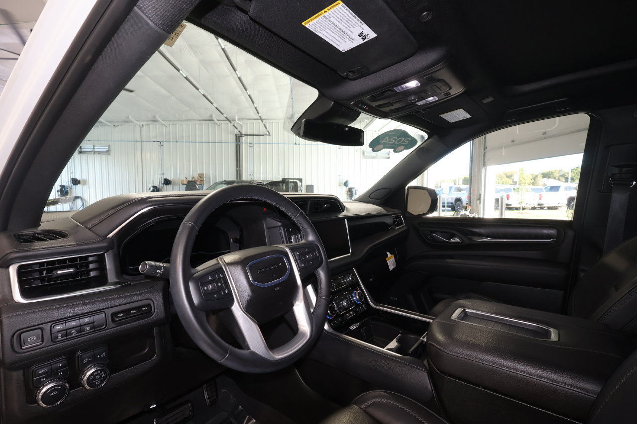 Used 2024 GMC Yukon Denali AWD/4WD image 9