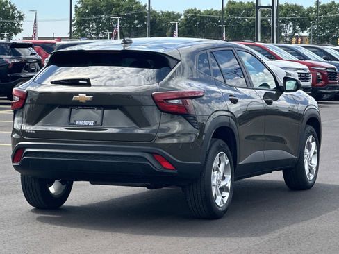 Certified 2024 Chevrolet Trax LS w/ LS Convenience Package FWD image 4