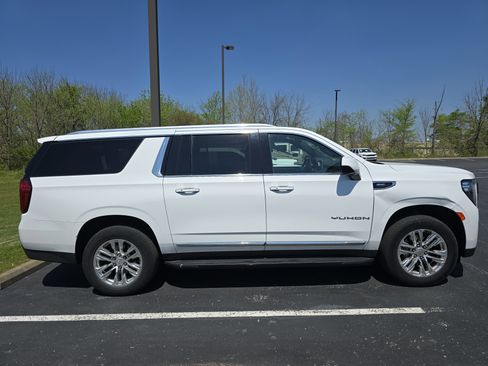 Used 2022 GMC Yukon XL SLT RWD image 2