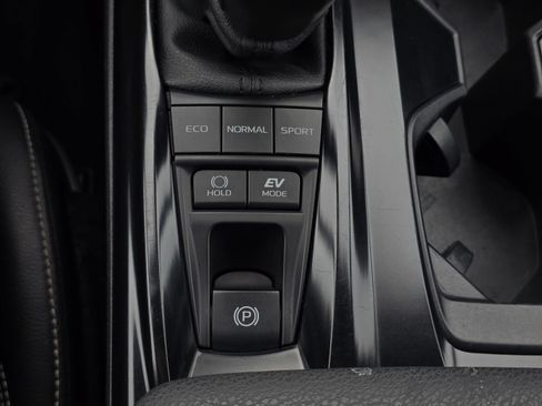 Used 2025 Toyota Camry SE FWD image 40