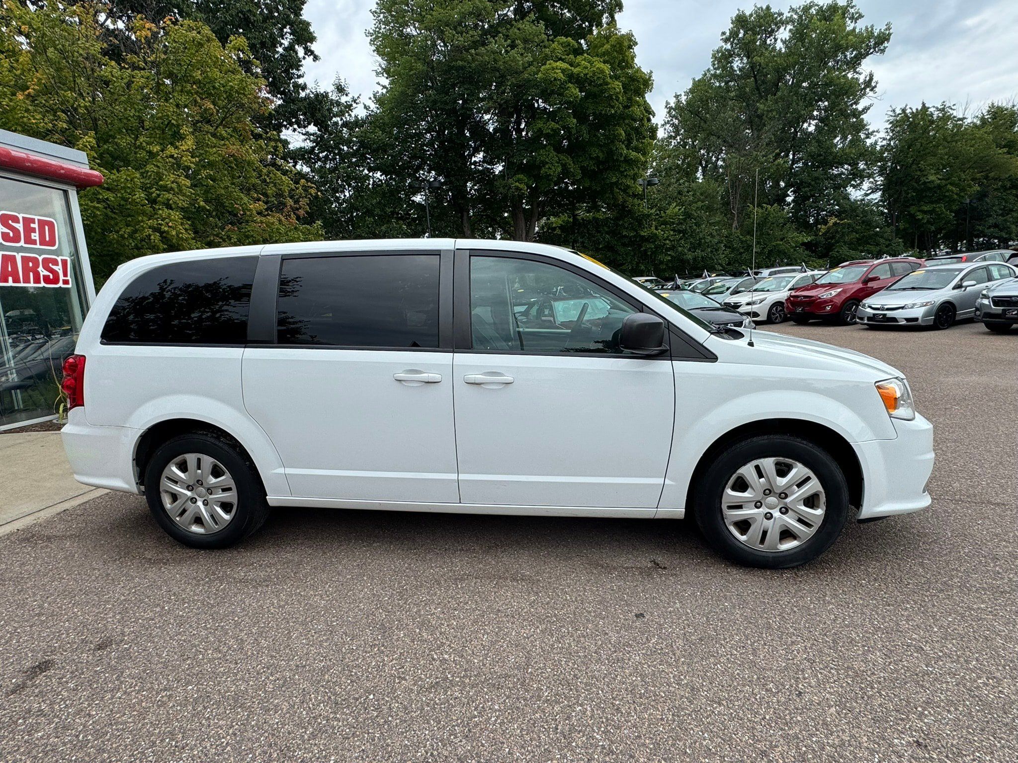 Used 2018 Dodge Grand Caravan SE w/ UConnect Hands-Free Group FWD image 8