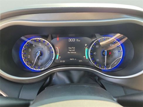 Used 2024 Chrysler Pacifica Touring-L image 20