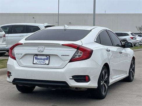 Used 2018 Honda Civic Touring image 4
