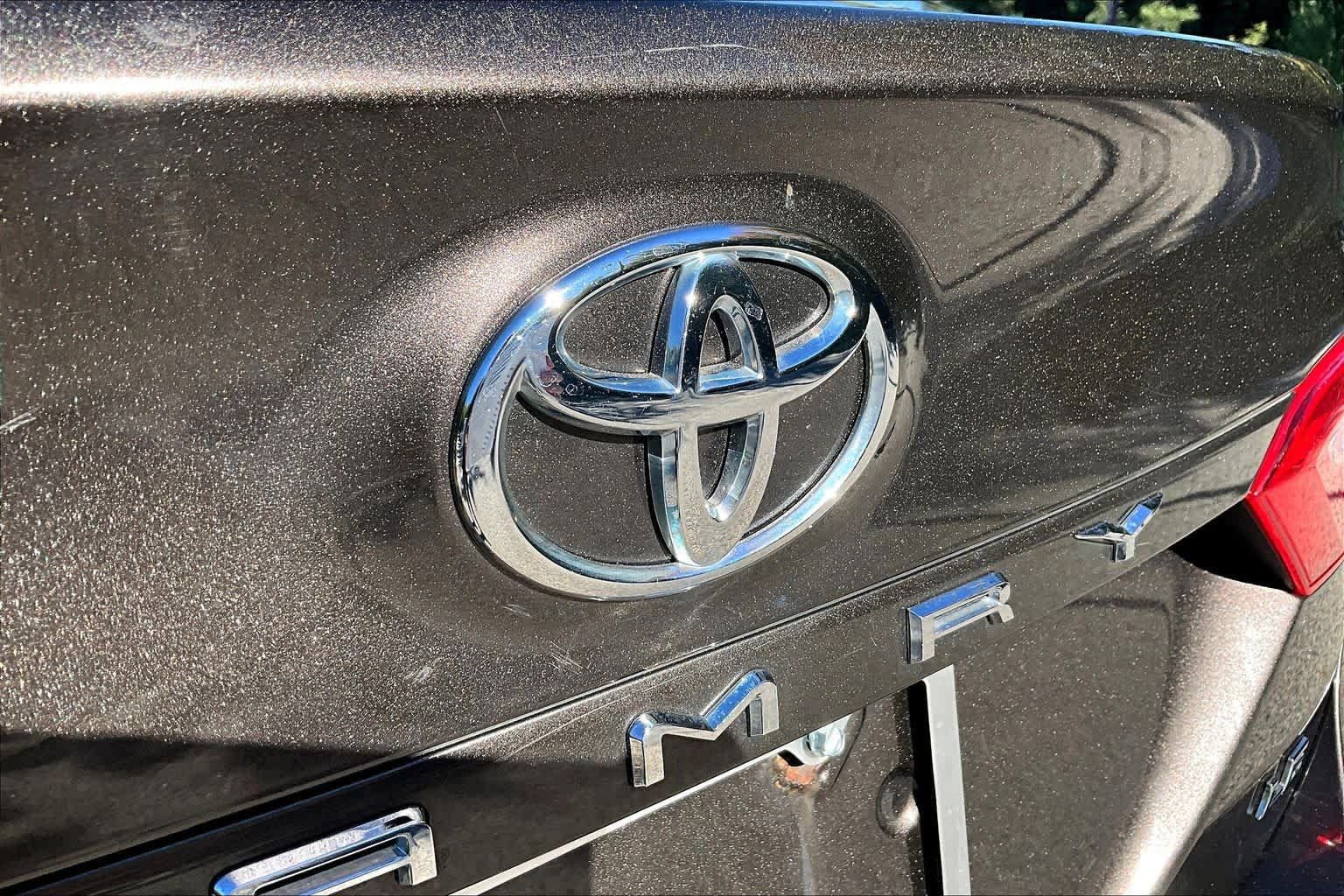 Used 2018 Toyota Camry LE FWD image 33