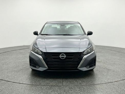 Used 2025 Nissan Altima 2.5 SV image 2