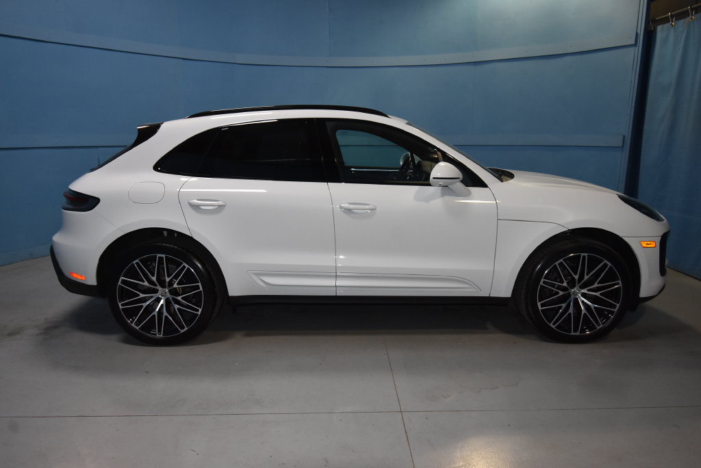Certified 2026 Porsche Macan AWD/4WD image 23