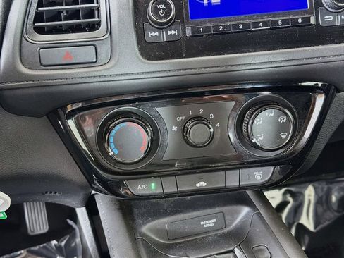 Used 2018 Honda HR-V LX image 32