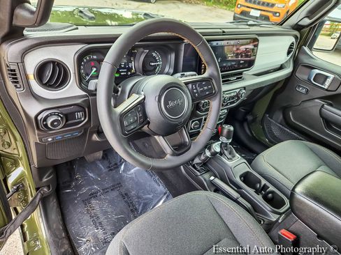 Used 2024 Jeep Wrangler Unlimited w/ Convenience Group AWD/4WD image 8