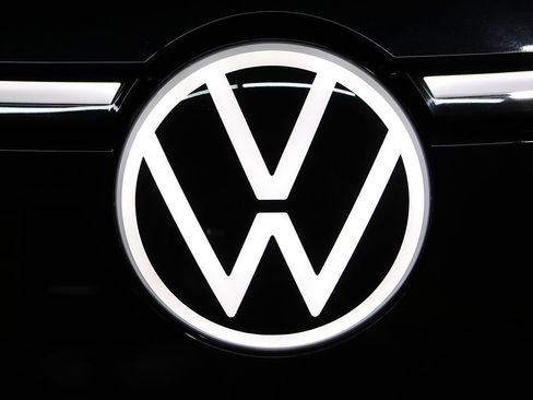 Used 2025 Volkswagen ID. Buzz Pro S RWD image 15