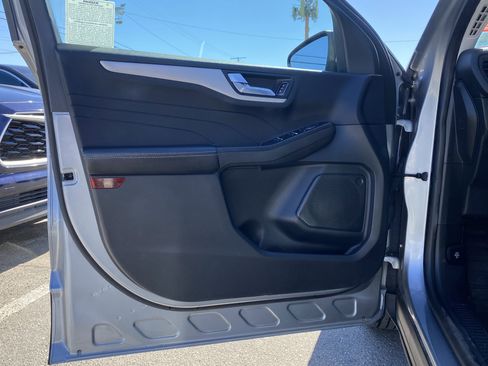 Used 2021 Ford Escape SE image 16