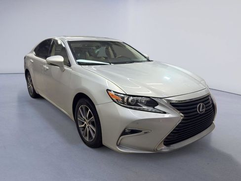 Used 2016 Lexus ES 300h image 1