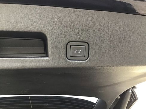 Used 2025 Buick Enclave Sport Touring image 7