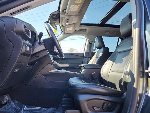 Used 2022 Ford Explorer XLT w/ Equipment Group 202A image 13