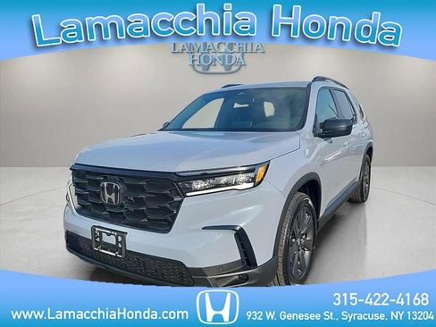 Used 2024 Honda Pilot Sport image 1