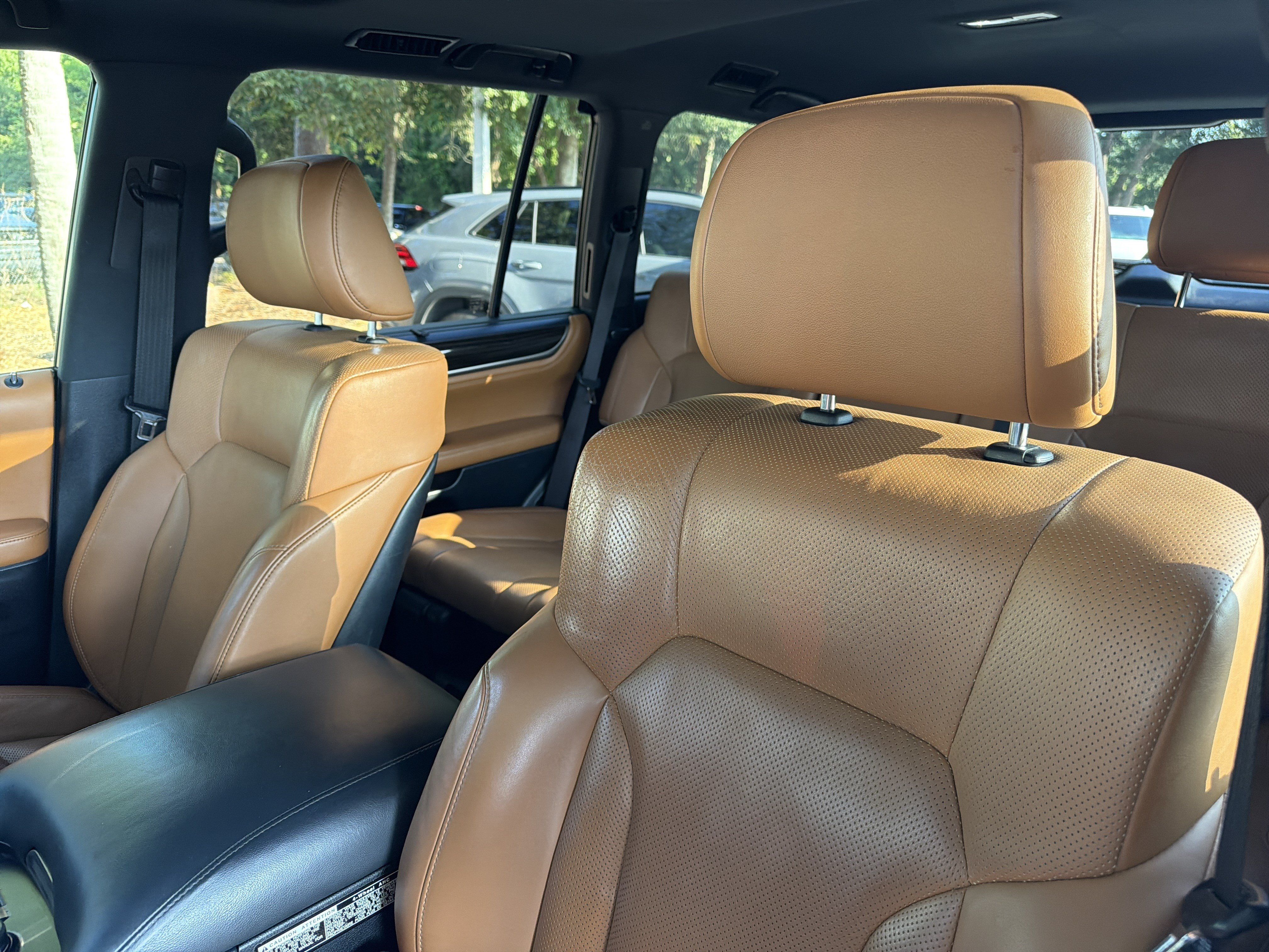 Used 2021 Lexus LX 570 4WD w/ Sport Package image 17