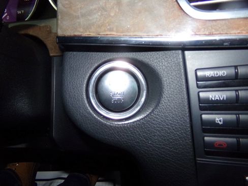 Used 2014 Mercedes-Benz E 350 4MATIC Sedan image 54