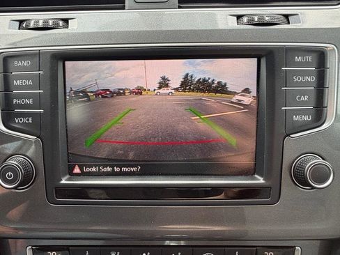 Used 2016 Volkswagen e-Golf SE FWD image 17