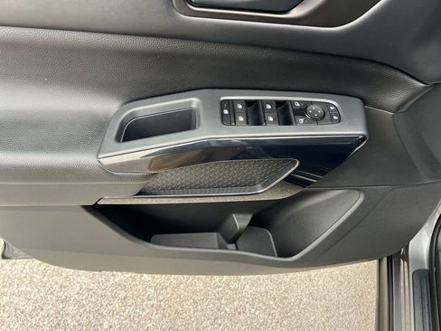 Used 2024 Nissan Pathfinder S image 11