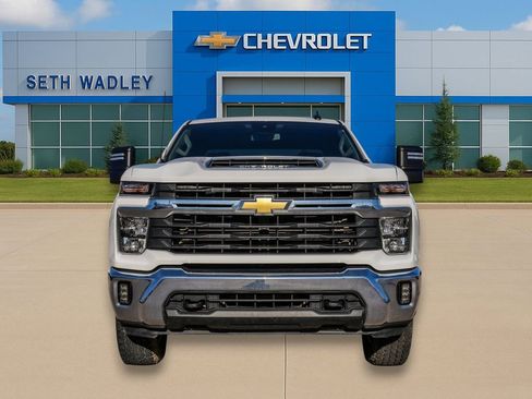 Used 2024 Chevrolet Silverado 2500 LT AWD/4WD image 2