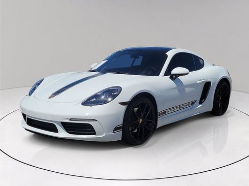 Used 2024 Porsche 718 Cayman image 3