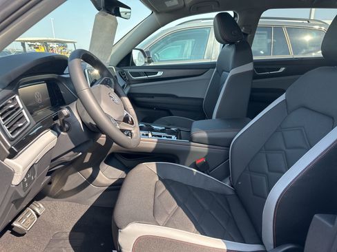 New 2026 Volkswagen Atlas Peak Edition image 11