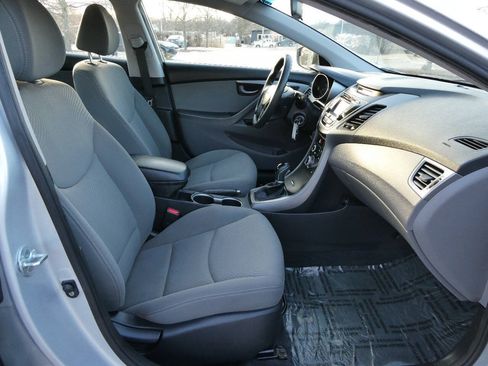 Used 2014 Hyundai Elantra SE w/ Option Group 02 FWD image 26