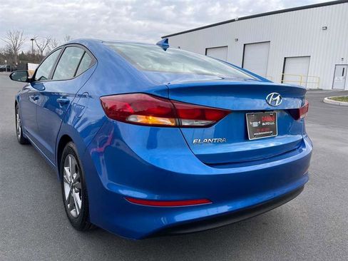 Used 2017 Hyundai Elantra SE image 39