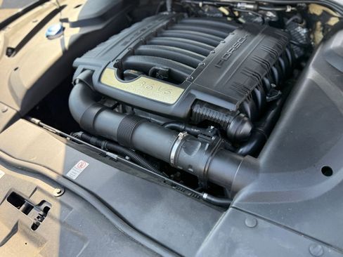 Used 2016 Porsche Cayenne image 25