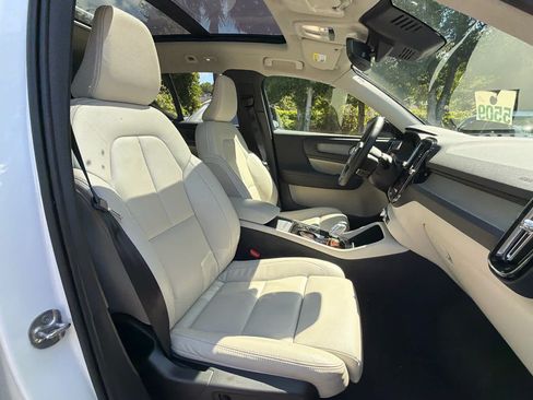 Certified 2023 Volvo XC40 B5 Ultimate w/ Protection Package Premier AWD/4WD image 55