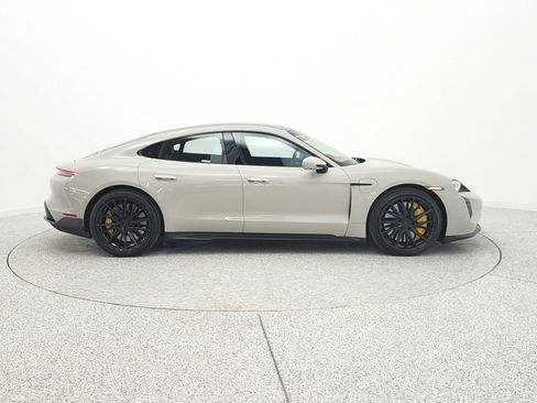 Used 2021 Porsche Taycan image 5