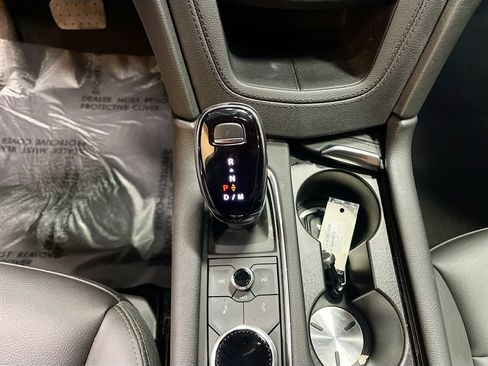 Used 2025 Cadillac XT5 Luxury AWD/4WD image 17