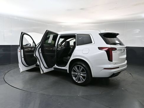 Used 2022 Cadillac XT6 Premium Luxury w/ Platinum Package AWD/4WD image 28