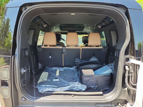 New 2026 Land Rover Defender 110 X-Dynamic SE AWD/4WD image 13