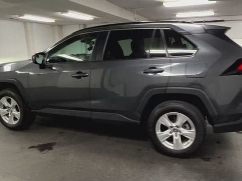 Used 2020 Toyota RAV4 LE AWD/4WD image 6