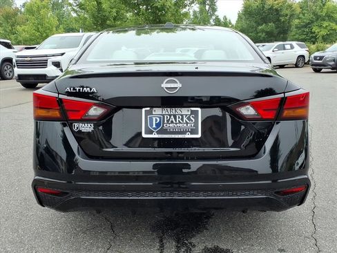 Used 2025 Nissan Altima 2.5 SV FWD image 32