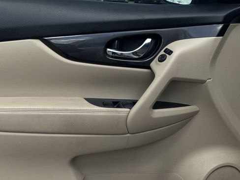 Used 2019 Nissan Rogue SV FWD image 24