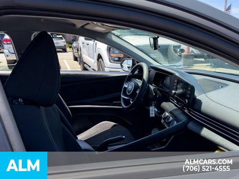 Used 2024 Hyundai Elantra SE FWD image 15