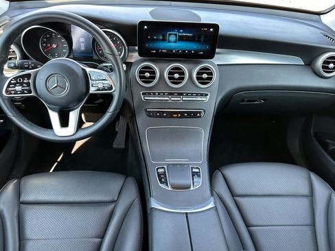 Used 2022 Mercedes-Benz GLC 300 image 3