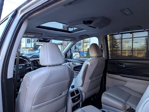 Used 2019 Honda Pilot Touring image 42