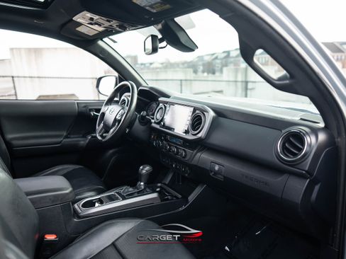 Used 2020 Toyota Tacoma TRD Off-Road image 11