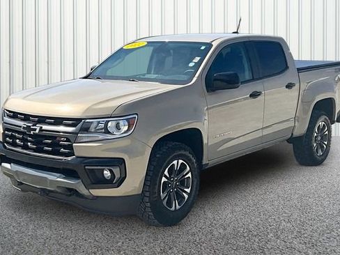 Used 2022 Chevrolet Colorado Z71 AWD/4WD image 2