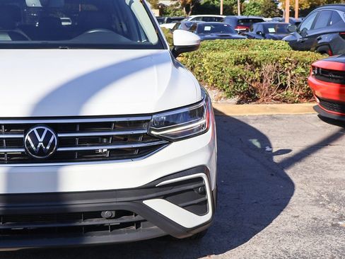 Used 2024 Volkswagen Tiguan SE w/ Panoramic Sunroof Package FWD image 15